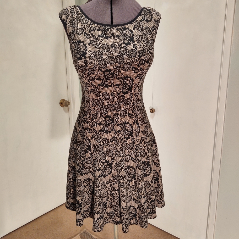 Maggy London, sz 6, gold/black lace dress